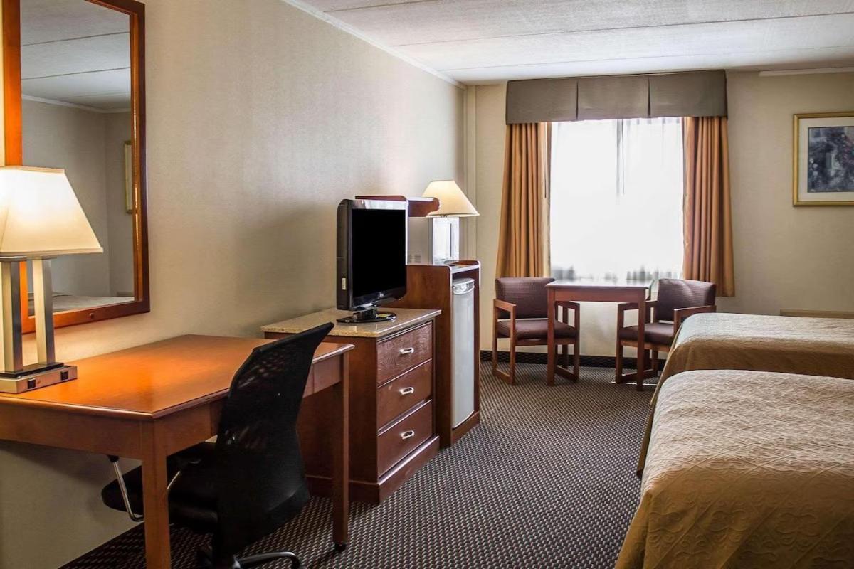 Baymont By Wyndham Youngstown Extérieur photo