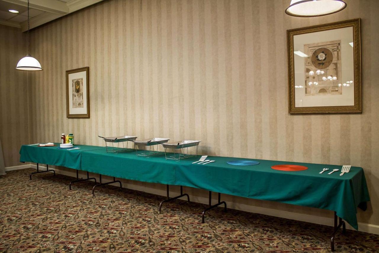 Baymont By Wyndham Youngstown Extérieur photo